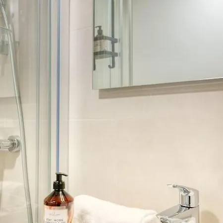 Seaside Escape Perfect For 5 In Daire Oostende