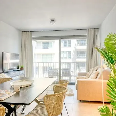 Apartment Seaside Escape Perfect For 5 In